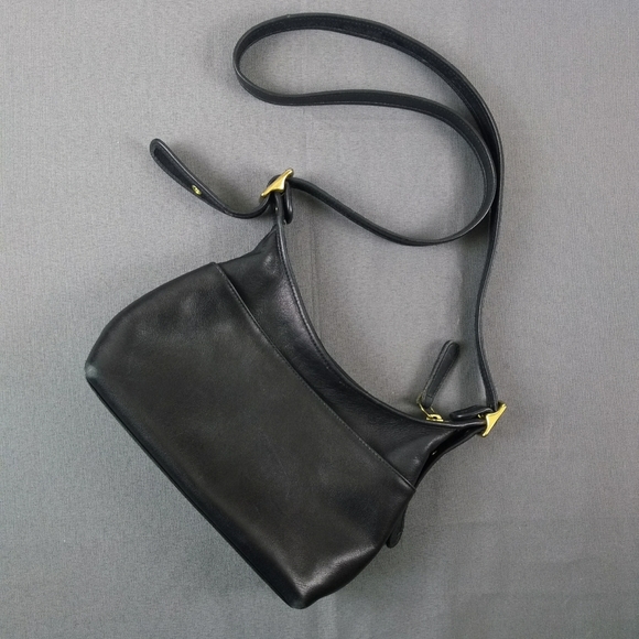 Coach Handbags - Vintage Coach crossbody bag